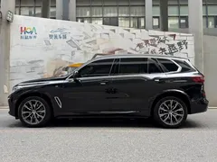2022 BMW X5 30Li Premium M Sport Package, чёрный — фото 3