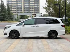 2022 Honda Odyssey 2.0L e:HEV, белый — фото 3