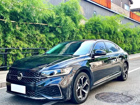 2023 Volkswagen Passat 330TSI Elite