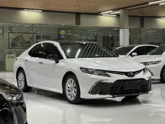 2021 Toyota Camry 2.0G Luxury, белый — фото 3
