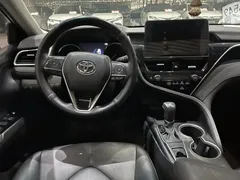 2021 Toyota Camry 2.0G Luxury, белый — фото 9