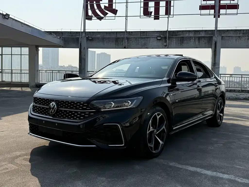 2023 Volkswagen Passat 330TSI Luxury