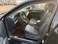 2023 Volkswagen Passat 330TSI Luxury, чёрный — фото 8