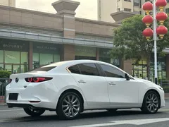 2023 Mazda 3 2.0L AT, белый — фото 4