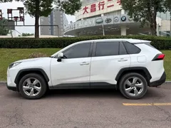 2021 Toyota RAV4 2.0L CVT 2WD Fashion Plus, белый — фото 3