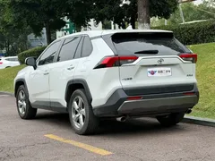 2021 Toyota RAV4 2.0L CVT 2WD Fashion Plus, белый — фото 4