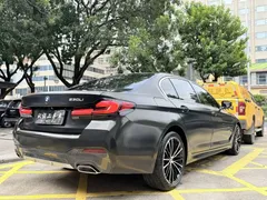 2022 BMW 5 Series 530Li Leading M Sport Package, чёрный — фото 3