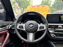 2022 BMW 5 Series 530Li Leading M Sport Package, чёрный — фото 12