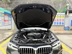 2022 BMW 5 Series 530Li Leading M Sport Package, чёрный — фото 15