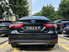 2021 Toyota Camry Hybrid 2.5HGVP Leading, чёрный — фото 2