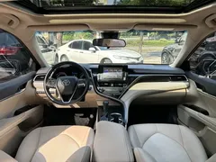 2021 Toyota Camry Hybrid 2.5HGVP Leading, чёрный — фото 11