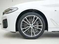 2023 BMW 5 Series 530Li xDrive M Sport Package, белый — фото 15