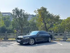 2021 BMW 7 Series 730Li Luxury Package, чёрный — фото 1