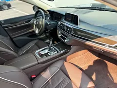 2021 BMW 7 Series 730Li Luxury Package, чёрный — фото 10