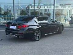 2022 BMW 5 Series 525Li M Sport Package, чёрный — фото 2