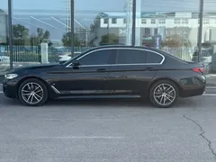 2022 BMW 5 Series 525Li M Sport Package, чёрный — фото 3