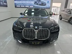 2023 BMW 7 Series 735Li M Sport Package, чёрный — фото 2