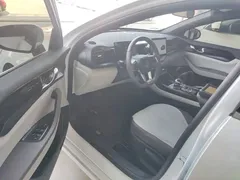 2024 BYD Qin PLUS Honor DM-i PHEV 55km Leading, белый — фото 16