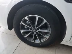 2024 BYD Qin PLUS Honor DM-i PHEV 55km Leading, белый — фото 23