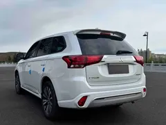 2021 Mitsubishi Outlander 2.0L 2WD 5-seat, белый — фото 4