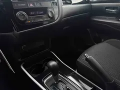 2021 Mitsubishi Outlander 2.0L 2WD 5-seat, белый — фото 13