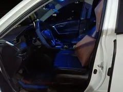 2021 Toyota RAV4 2.0L CVT 2WD Fashion, белый — фото 16