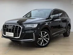 2023 Audi Q7 55 TFSI quattro S line Sport, чёрный — фото 1