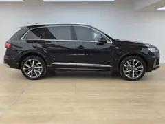 2023 Audi Q7 55 TFSI quattro S line Sport, чёрный — фото 3