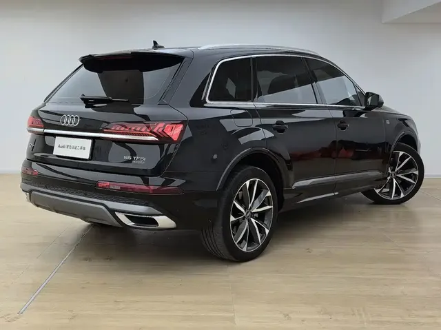 2023 Audi Q7 55 TFSI quattro S line Sport