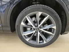 2023 Audi Q7 55 TFSI quattro S line Sport, чёрный — фото 24