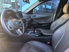 2022 BMW 5 Series 535Le PHEV M Sport Package, чёрный — фото 3