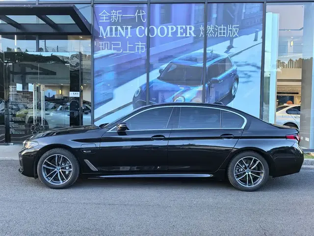 2022 BMW 5 Series 535Le PHEV M Sport Package