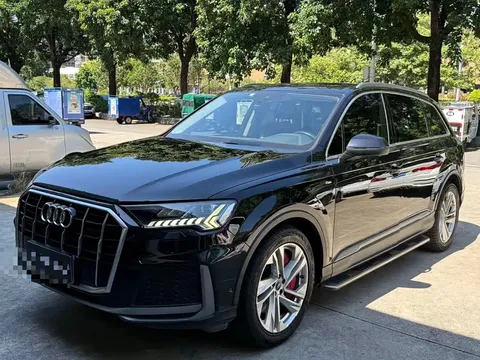2022 Audi Q7 45 TFSI quattro S line Sport