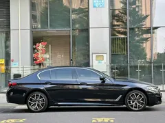 2021 BMW 5 Series 530Li Premium M Sport Package, чёрный — фото 3