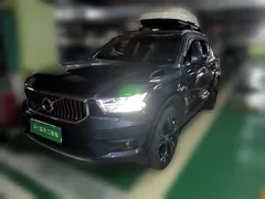 2021 Volvo XC40 4WD Luxury, синий — фото 1