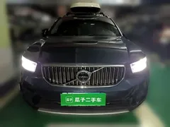 2021 Volvo XC40 4WD Luxury, синий — фото 2