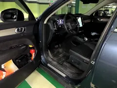 2021 Volvo XC40 4WD Luxury, синий — фото 17
