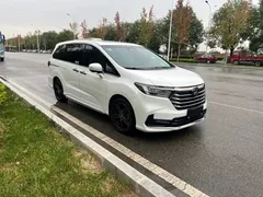 2024 Honda Odyssey 2.0L e:HEV, белый — фото 3