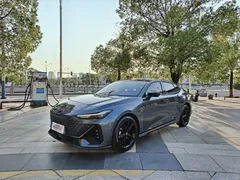 2023 Changan UNI-V 1.5T Premium — фото 1