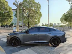 2023 Changan UNI-V 1.5T Premium — фото 3