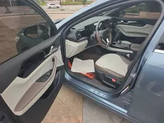 2024 BYD Qin PLUS Honor DM-i PHEV 55km Leading, синий — фото 16
