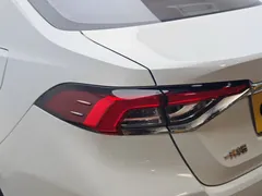 2021 Toyota Corolla Hybrid 1.8L E-CVT Elite, белый — фото 7