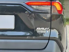 2023 Toyota RAV4 Hybrid 2.5L E-CVT 2WD Elite Plus, чёрный — фото 13
