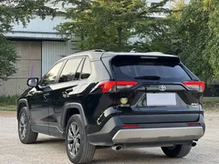 2023 Toyota RAV4 Hybrid 2.5L E-CVT 2WD Elite Plus, чёрный — фото 15