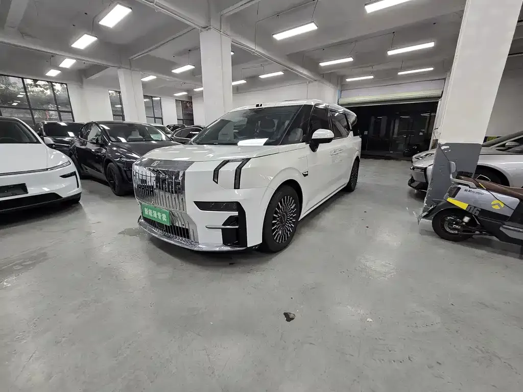 2024 Zeekr 009 7-seat 4WD 108kWh