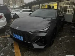 2022 Changan UNI-V 1.5T Premium — фото 1