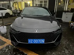 2022 Changan UNI-V 1.5T Premium — фото 2