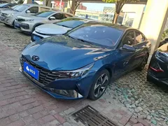 2021 Hyundai Elantra 1.5L CVT LUX Premium, синий — фото 1