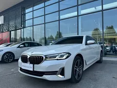 2023 BMW 5 Series 530Li Leading Luxury Package, белый — фото 3