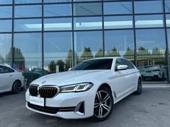 2023 BMW 5 Series 530Li Leading Luxury Package, белый — фото 4